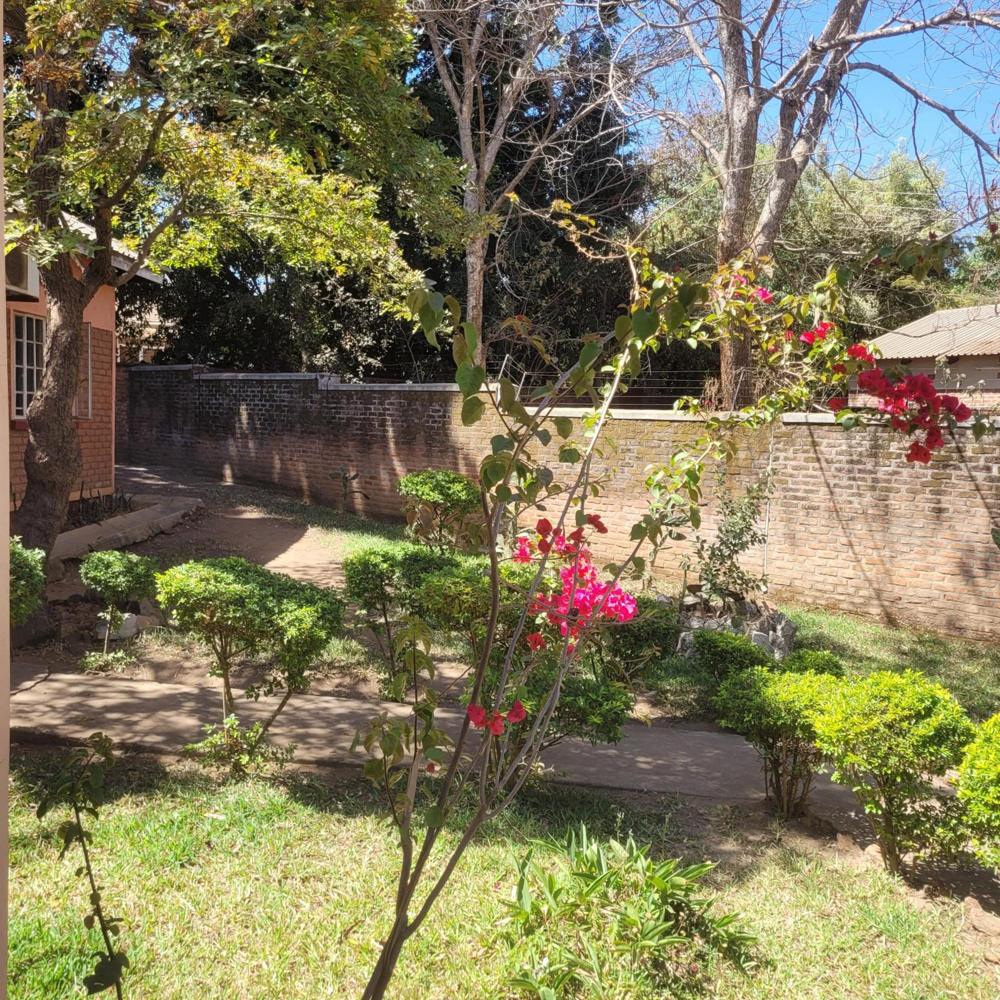 Quest Bed & Breakfast Lilongwe Ngoại thất bức ảnh
