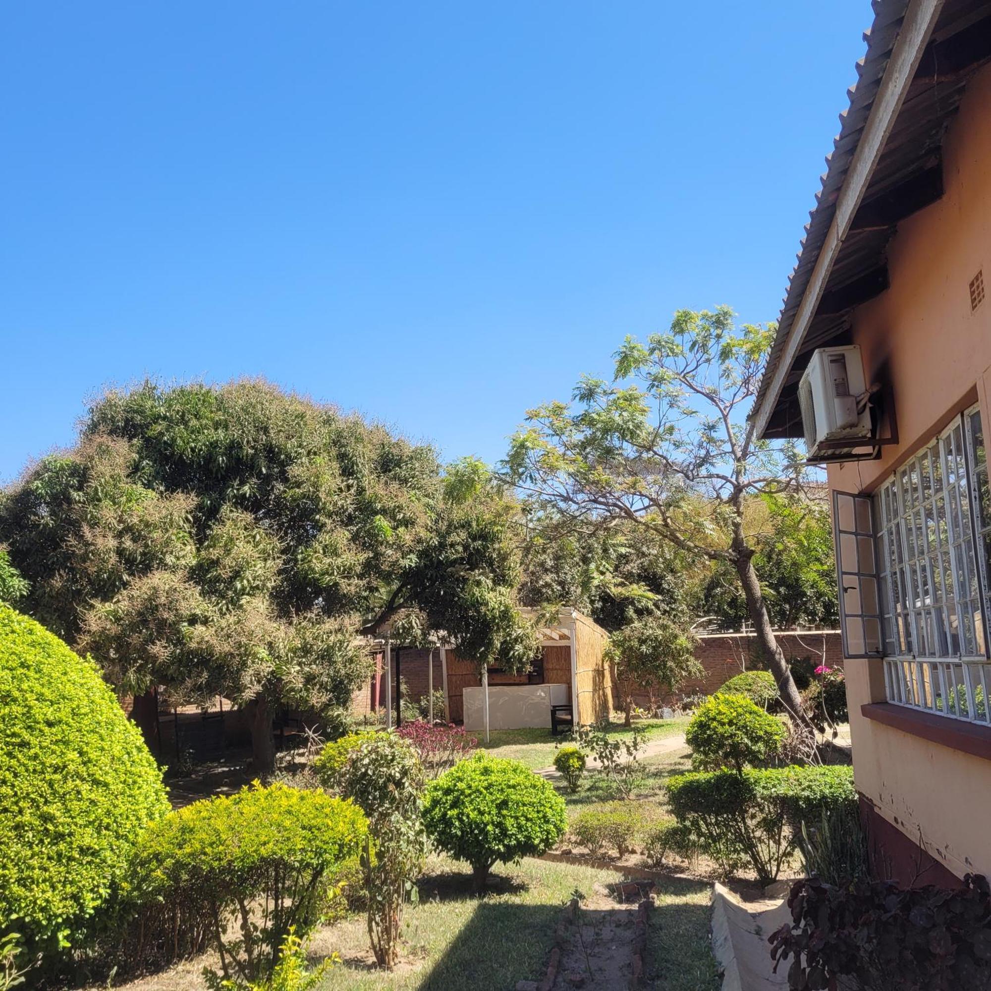 Quest Bed & Breakfast Lilongwe Ngoại thất bức ảnh